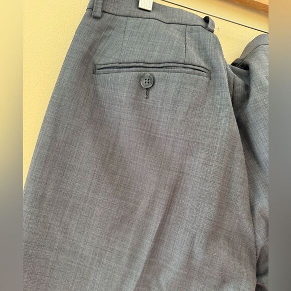 Express Fitted 36R gray suit like new, go to for weddings - Picture 12 of 12